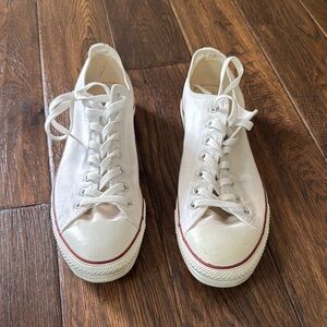 Men’s Converse Low Tops size 12